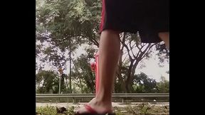 Mostrando a bunda na rua