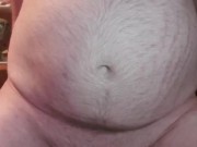 Reite einen Dildo in Halterlose und Silikon Brustprothesen. Durch Prostata Stimulierung Abspritzen