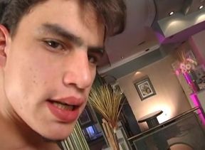 Spicy twinks fucking hard in threesome