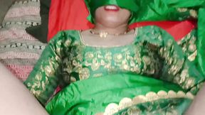 Xxx Indian desi Beautifully Dolly singh bhabhi Ko Devar ne diwali ke din pela Hara sari me