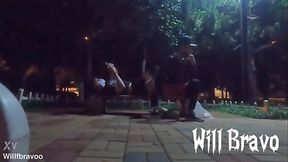 Meu amigo e eu transamos na pracinha de madrugada