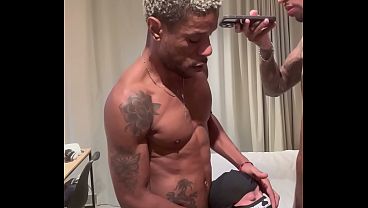 GRINGO PUTO AGUENTOU DOIS DOTADOS NA DP