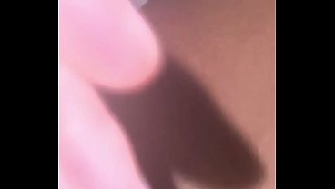 Sem capa, mas o piercing entrou todo.