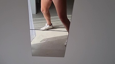ARRAPATO E SEXY - SEGA CON SOLO SCARPE DA GINNASTICA - SBORRATA FORTE E MOLTO HOT