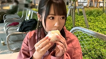 自分のハメ撮りを見るのが大好きな変態娘 爆乳おっぱいとかわいいお尻のセックスするために生まれてきたようなドスケベボディで絶対射精させる肉厚パイズリ。正常位と騎乗位でブルンブルンに乳を揺らして劣情を煽ってくる素人。