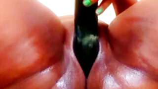 Squirting &#8211; puttana che succhia il cazzo dopo essere stata scopata nel buco del culo