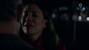 Tatort - Zur&uuml_ck ins Licht Handjob scene