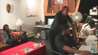 หลั่งในปาก, เซ็กซ์หมู่, เซ็กซ์หมู่, แก๊งแบง – แคลร์ บราวน์ ถูกไอ้ดำควยใหญ่เย็ดตูด