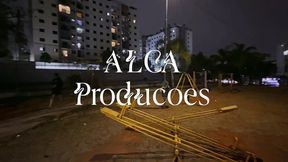 o macho casado foi fuma uma erva na praca e deu tesao e acabou pegando o morador de rua e ganhando leitada no rabo