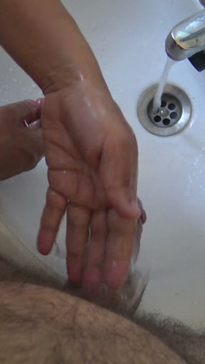 Stepmother Pissing Before Fucking So Her Pussy Is Wet And Sloppy From Piss   Clip 3