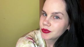 Giant woman in slow mo and 4K