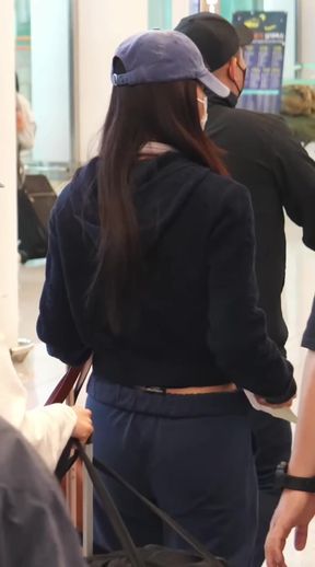 Curvy Taiwanese babe shakes her juicy booty