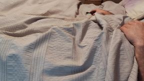 Solo uncut dad with average cock wanks in bed