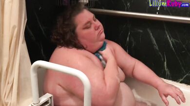 Plumper's Bath Time Bliss with Her Fat Belly