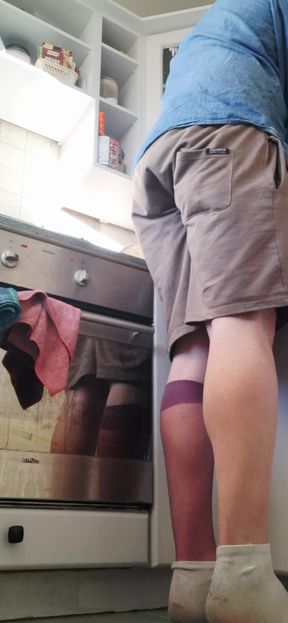 Husband Jerk off to Sink He Is Fast Becasue Wife Can Catch.