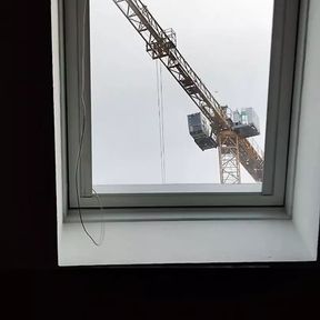 I show my tail to the crane operator