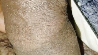 Tânără asiatică, prietenă twink, soarbe pula neagră înainte să-și fută propriul fund strâmt