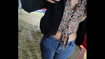 Le pago a mama luchona para que me la jale y acomplete para sus regalos