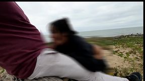 Dia de anal na praia com voyer safados