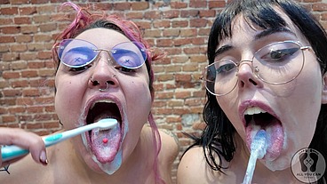 4K GG DENTAL HYGIENIST FETISH TOOTHBRUSHING DENTAL THREAD