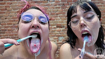 4K GG DENTAL HYGIENIST FETISH TOOTHBRUSHING DENTAL THREAD