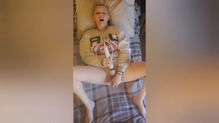 Vea Chevelle tries inflatable dildo