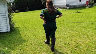 Farmer women getting lusty whilst working - soak vagina