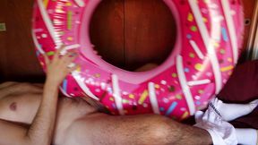 Inflatable donut