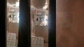 toi aussi tu es un voyeur quand les filles sont nues ?