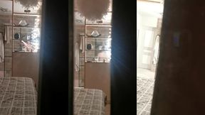 toi aussi tu es un voyeur quand les filles sont nues ?