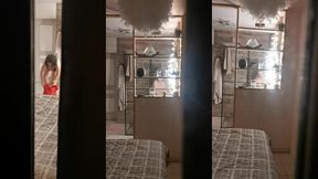 toi aussi tu es un voyeur quand les filles sont nues ?