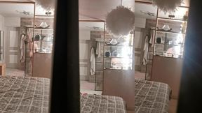 toi aussi tu es un voyeur quand les filles sont nues ?
