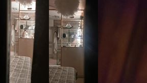 toi aussi tu es un voyeur quand les filles sont nues ?