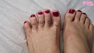 Pintando as unhas dos pézinhos com as solinhas mais perfeitas a idos