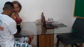 cameras de seguranca flagraram a diretora da escola transando com um aluno na sala dos professoras e e surpreendida por uma professora. imagens foram parar na internet. ines