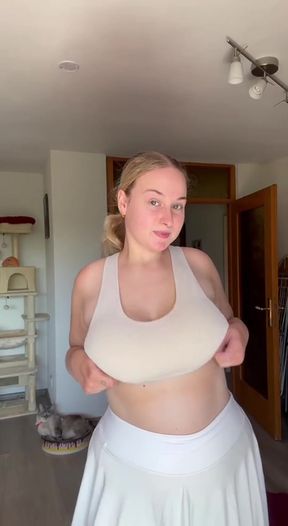 Amateur with big tits shows off her round ass