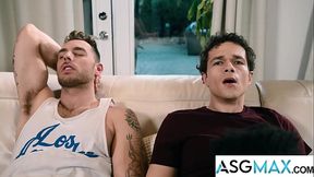 Straight Jocks Invite Neighbor to Finish Them Off in Circle Jerk