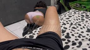 Minha empregada safadinha ficou querendo putaria na hora do servi&ccedil_o