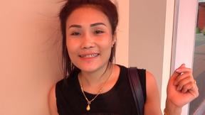 Thai amateur girl picked up in a Tuk Tuk and taken to his hotel