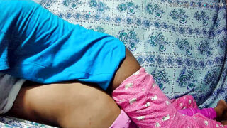 ครูสาวเอเชียวัยรุ่นโดนไอ้ควยใหญ่เย็ดทางทวารหนัก