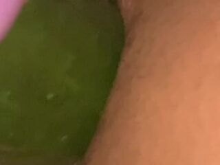 mother I'd like to fuck italiana gode con il cetriolo nella figa stretta