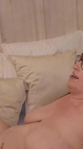 Busty Bexx Gets the Diggz Out Treatment