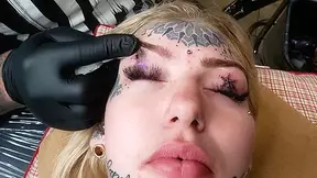 The Extraordinary Amber Luke Gets Eye Lid Tattoos - AltErotic