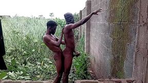 two versetop kissing in the bush