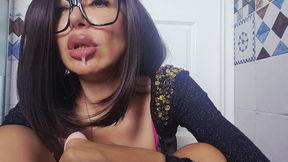 After the deepthroat with a lot of spit, I pour pee on myself