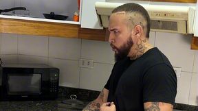 oso peludo me hace su sumiso y me llena el culo de leche