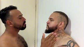 oso peludo me hace su sumiso y me llena el culo de leche