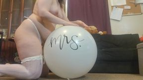 Mrs Balloon (On The Floor)