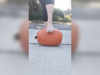 Stomping out and smashing a entire pumpkin with my barefeet