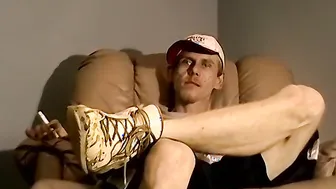 Amateur redneck smokes before bareback interracial fuck